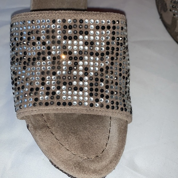 Gently Loved Wedge Taupe Frida Slide By Donald J Pliner - Picture 4 of 9